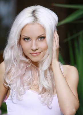 Нежная блондинка с миниатюрными титечками