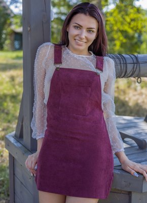 Деревенская девица показала сочную письку